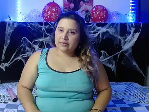 Snapshot of EmmaTower chatting on October 2025 07:43:01 PM EmmaTower online show from October 2025 07:43:01 PM