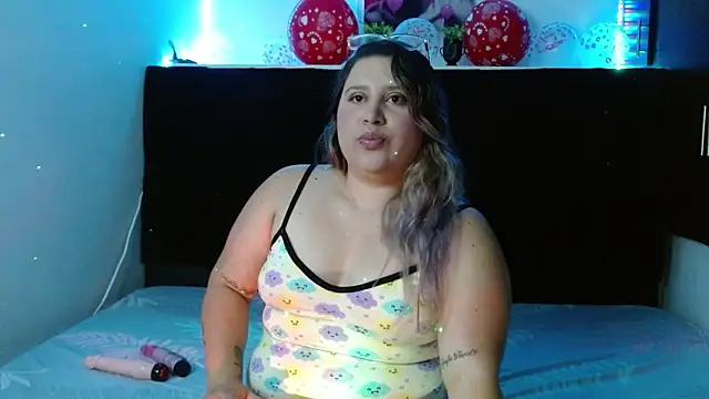 Snapshot of EmmaTower chatting on November 2025 02:51:02 PM EmmaTower online show from November 2025 02:51:02 PM