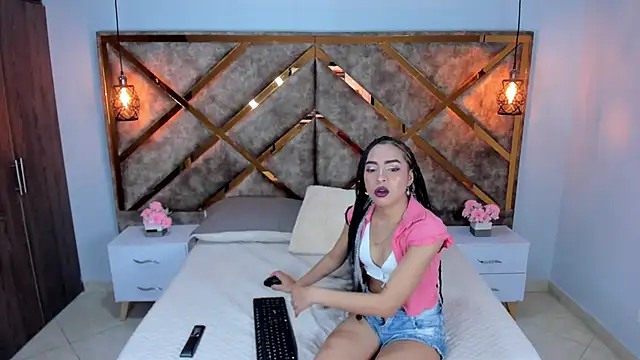 Lucia jane online show from April 2026 08:57:02 PM