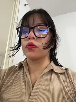 aliciia 23 online show from November 2025 09:05:02 PM