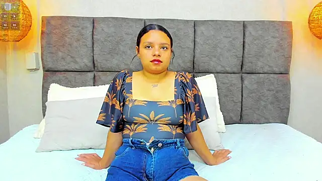 Snapshot of lucia_watson chatting on September 2025 12:06:01 PM lucia watson online show from September 2025 12:06:01 PM