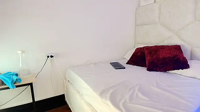 elizawiliamst online show from April 2026 05:47:01 PM