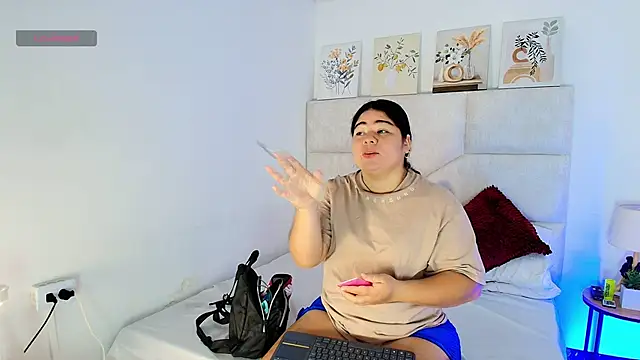 elizawiliamst online show from June 2026 12:15:02 PM
