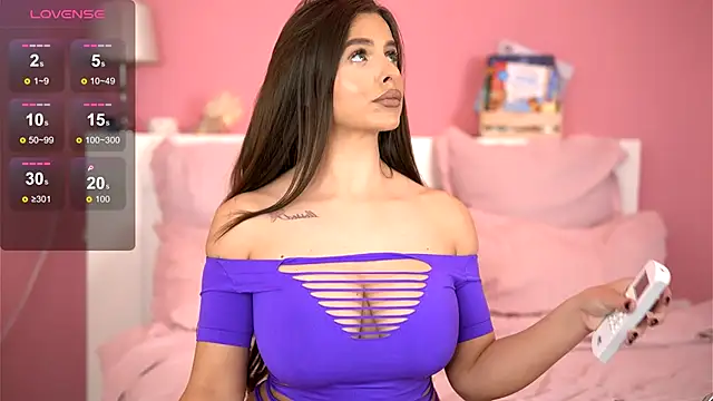 Snapshot of DeborahLowe chatting on November 2025 09:48:02 AM DeborahLowe online show from November 2025 09:48:02 AM