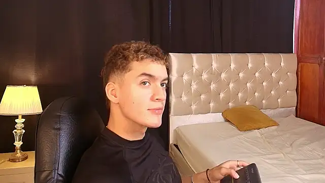 Snapshot of paull_george chatting on February 2026 03:10:01 PM paull george online show from February 2026 03:10:01 PM