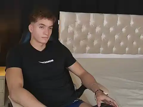 Snapshot of paull_george chatting on March 2026 04:00:02 PM paull george online show from March 2026 04:00:02 PM