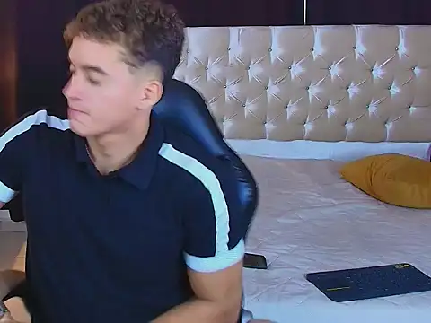 Snapshot of paull_george chatting on March 2026 03:15:01 PM paull george online show from March 2026 03:15:01 PM