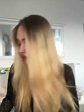 Snapshot of LunaMillie chatting on September 2025 12:21:02 PM LunaMillie online show from September 2025 12:21:02 PM