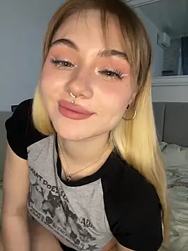 Snapshot of LunaMillie chatting on October 2025 12:39:02 PM LunaMillie online show from October 2025 12:39:02 PM