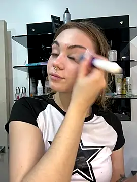 Snapshot of LunaMillie chatting on October 2025 09:10:01 AM LunaMillie online show from October 2025 09:10:01 AM