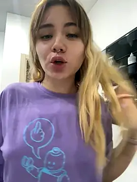 Snapshot of LunaMillie chatting on October 2025 07:30:02 PM LunaMillie online show from October 2025 07:30:02 PM