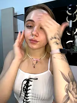 Snapshot of LunaMillie chatting on October 2025 12:11:01 PM LunaMillie online show from October 2025 12:11:01 PM