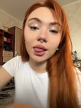 Snapshot of LunaMillie chatting on April 2026 10:39:02 AM LunaMillie online show from April 2026 10:39:02 AM
