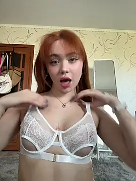 Snapshot of LunaMillie chatting on May 2026 10:21:01 AM LunaMillie online show from May 2026 10:21:01 AM
