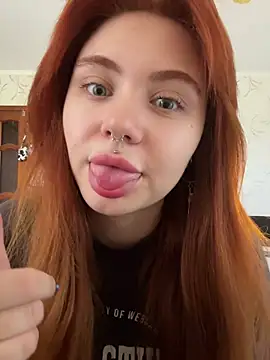Snapshot of LunaMillie chatting on May 2026 10:23:01 AM LunaMillie online show from May 2026 10:23:01 AM