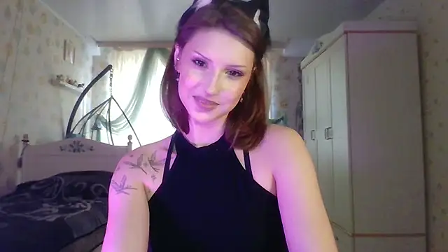 Snapshot of RuxaShade chatting on October 2025 11:22:01 AM RuxaShade online show from October 2025 11:22:01 AM