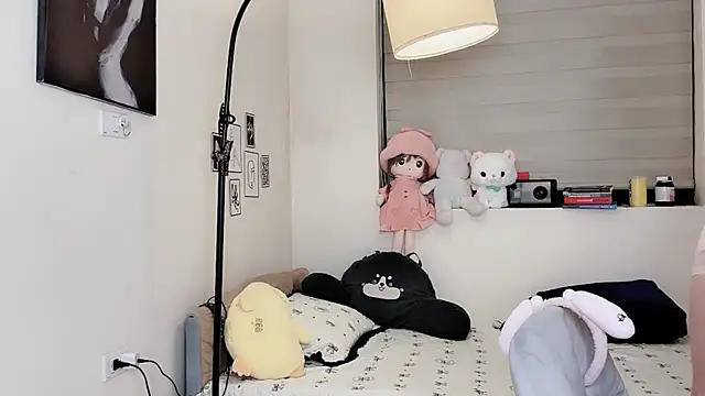 MaiLiiil online show from December 2025 02:45:02 PM