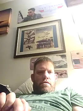 Snapshot of Iceman198244 chatting on October 2025 12:28:01 PM Iceman198244 online show from October 2025 12:28:01 PM