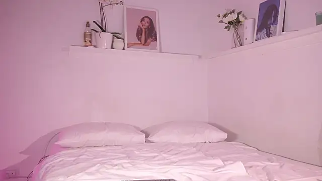 Snapshot of sweettener_ chatting on October 2025 11:44:02 AM sweettener online show from October 2025 11:44:02 AM