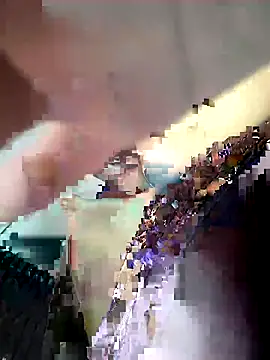 lauramartins7 online show from October 2025 05:13:02 PM