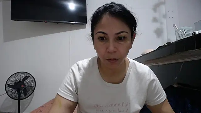 Snapshot of yohacriss chatting on October 2025 08:09:02 PM yohacriss online show from October 2025 08:09:02 PM