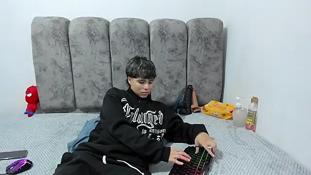 Bruno Cruzz online show from May 2026 02:08:02 AM