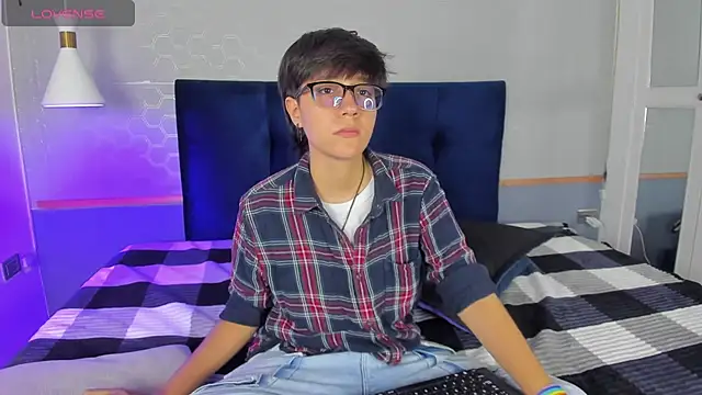 Tsuki Maru online show from September 2025 07:47:01 PM