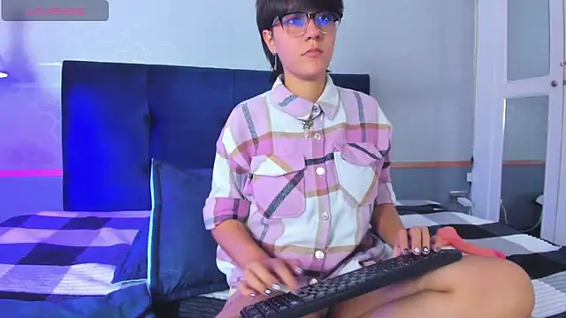 Tsuki Maru online show from October 2025 08:17:01 PM