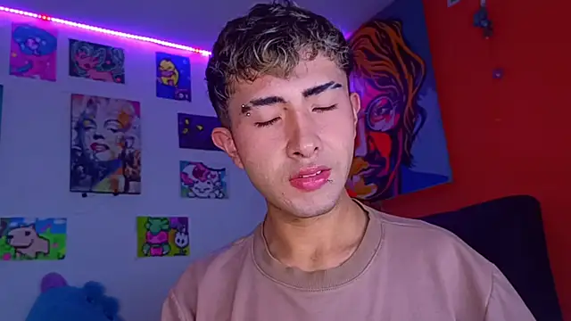 Snapshot of NoahXitrux chatting on September 2025 04:01:01 AM NoahXitrux online show from September 2025 04:01:01 AM