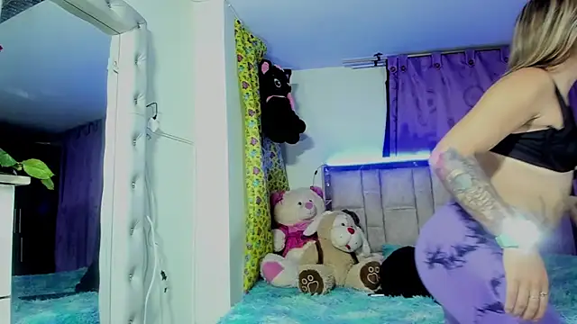 skinnyanddaphne online show from April 2026 11:37:02 PM