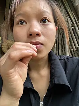 Snapshot of Mai_bb chatting on October 2025 08:44:02 AM Mai bb online show from October 2025 08:44:02 AM