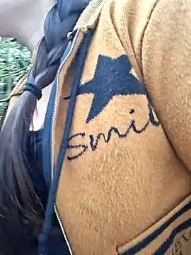 Snapshot of ALIENHR38 chatting on November 2025 01:49:02 AM ALIENHR38 online show from November 2025 01:49:02 AM