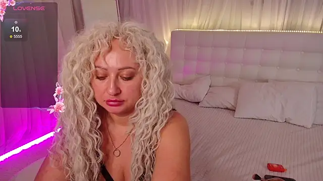 Lilit 1Love online show from December 2025 04:24:01 PM