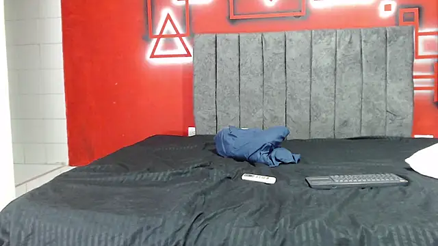 catalina hard love online show from October 2025 01:01:02 AM