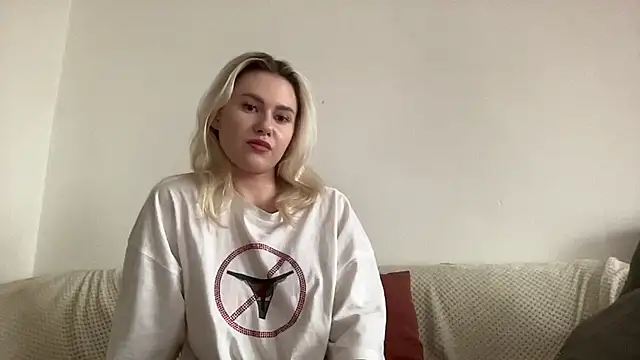 Snapshot of ElaraLuxxxe chatting on October 2025 09:54:02 AM ElaraLuxxxe online show from October 2025 09:54:02 AM