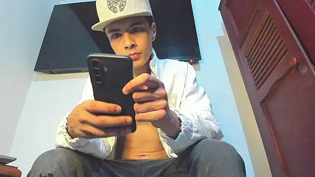 Snapshot of Master_liam00 chatting on November 2025 06:42:02 PM Master liam00 online show from November 2025 06:42:02 PM