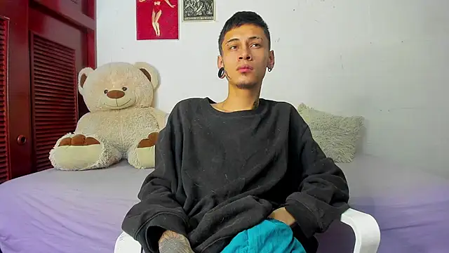 Snapshot of cold_snow013 chatting on October 2025 08:24:02 AM cold snow013 online show from October 2025 08:24:02 AM