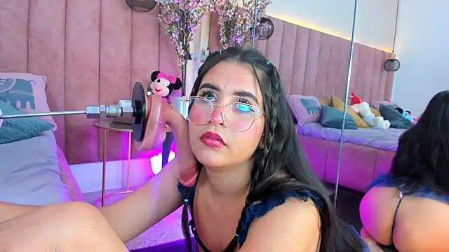 Snapshot of LizzyOlsen chatting on October 2025 03:40:01 AM LizzyOlsen online show from October 2025 03:40:01 AM