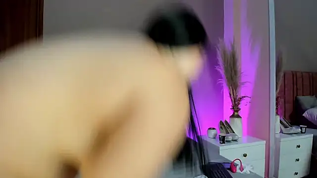 MaraRosenthal online show from November 2025 05:48:02 PM