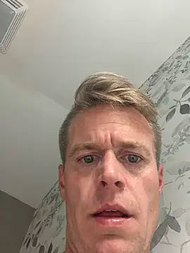 Snapshot of DILFiGuess11 chatting on September 2025 05:00:01 AM DILFiGuess11 online show from September 2025 05:00:01 AM