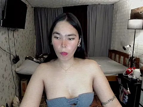 Snapshot of awesomegurl21 chatting on October 2025 02:43:02 AM awesomegurl21 online show from October 2025 02:43:02 AM