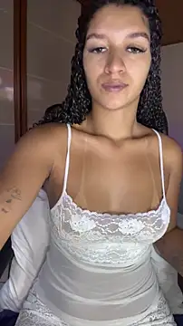 larajuli online show from April 2026 07:44:01 PM