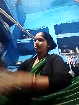 Jooli xx online show from March 2026 01:10:01 AM