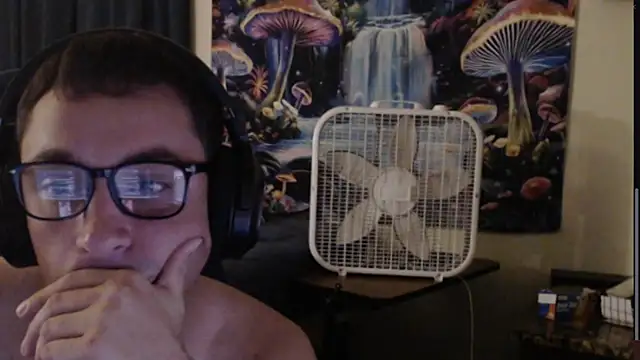 Snapshot of YoBlezz chatting on September 2025 06:40:01 AM YoBlezz online show from September 2025 06:40:01 AM