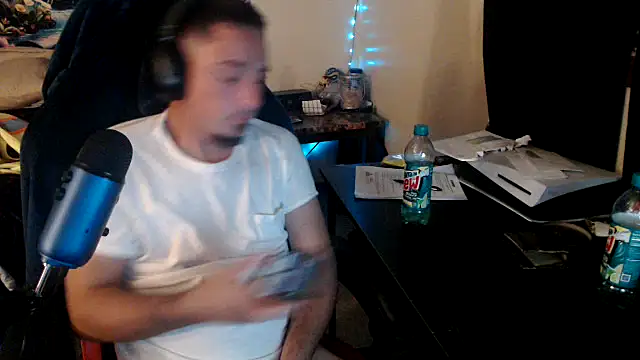 Snapshot of YoBlezz chatting on October 2025 07:05:02 AM YoBlezz online show from October 2025 07:05:02 AM