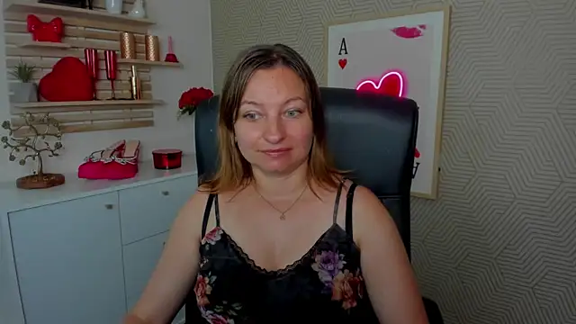 Snapshot of angelaSamt chatting on June 2026 05:49:02 AM angelaSamt online show from June 2026 05:49:02 AM