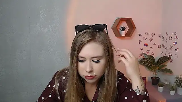  AlenaTiipls  online show from September 2025 10:15:01 AM
