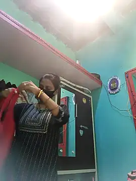 Snapshot of posewith chatting on October 2025 08:25:01 AM posewith online show from October 2025 08:25:01 AM