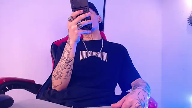 Snapshot of Anhonymus_ chatting on September 2025 04:18:02 AM Anhonymus online show from September 2025 04:18:02 AM