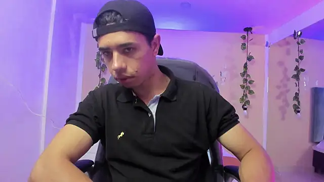 Muscle Scott online show from December 2025 12:47:01 PM